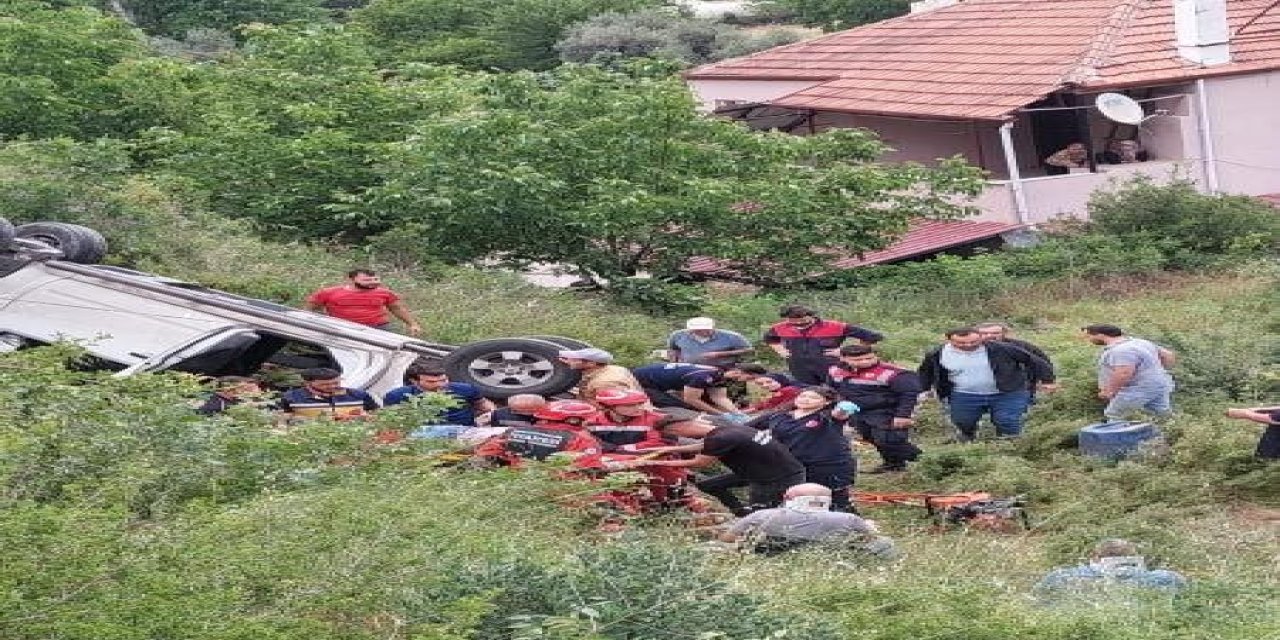 KAVAKLIDERE'DE FECİ KAZA: 4 YARALI
