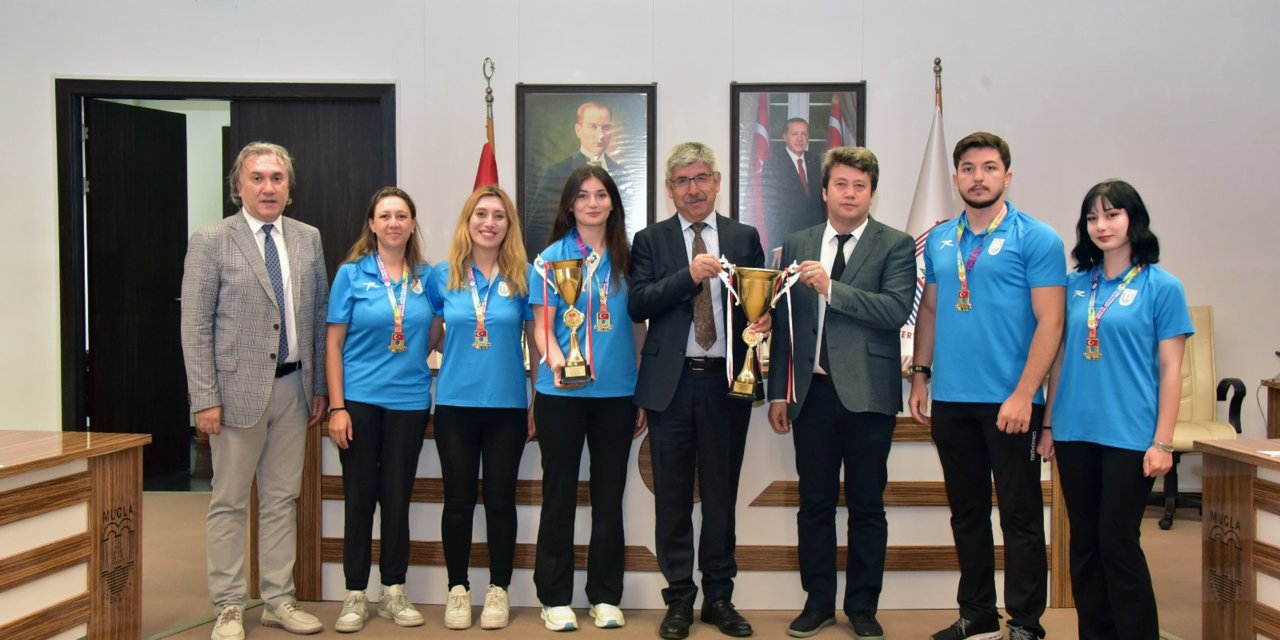 REKTÖR KAÇAR, ŞAMPİYON SPORCULARI AĞIRLADI