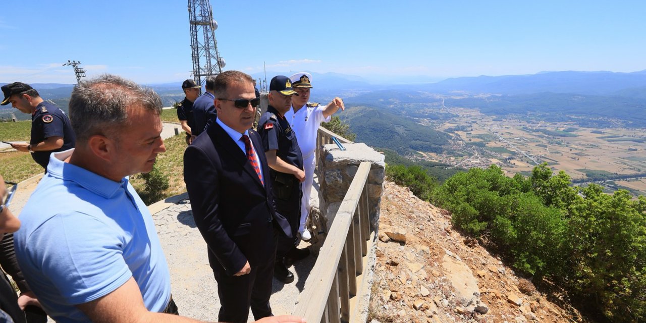 VALİ AKBIYIK YANGIN GÖZETLEME KULESİNDE İNCELEMELERDE BULUNDU