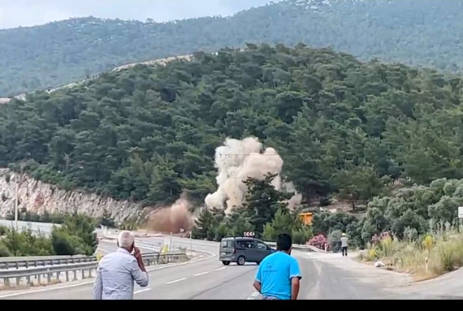 Yol Genişletme Çalışmasında Dinamit Patlattılar