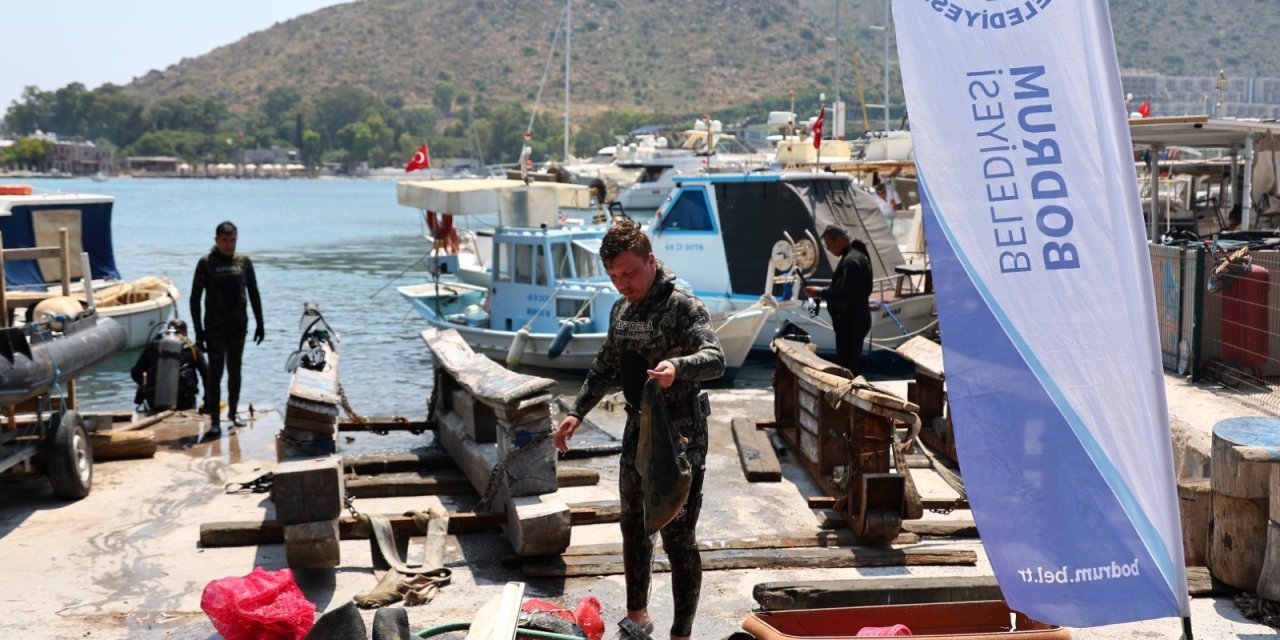 BODRUM AKYARLAR’DA DENİZ DİBİ TEMİZLİĞİ
