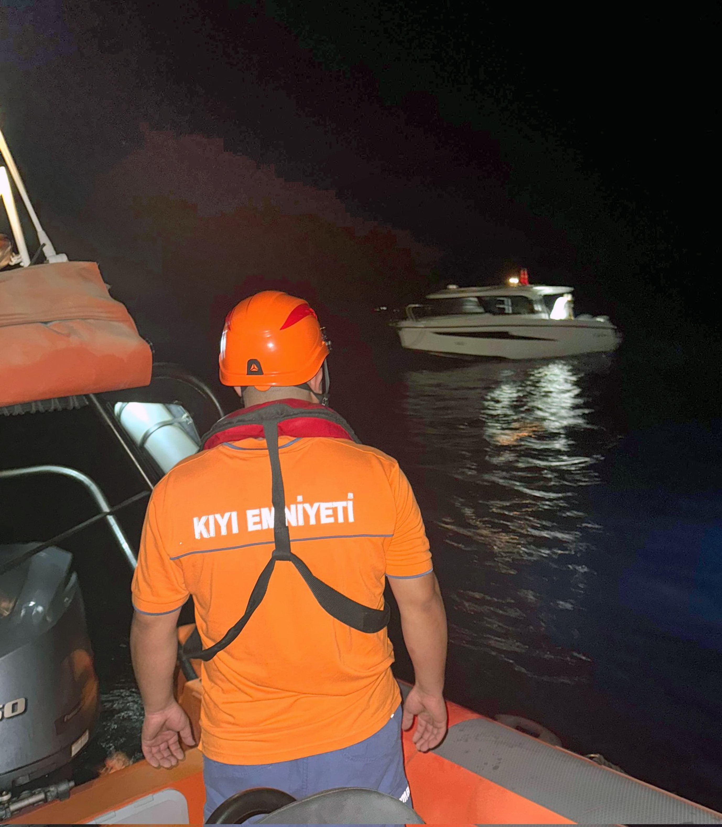 Kıyı Emniyeti, Marmaris'te Mahsur Kalan İki Kişiyi Kurtardı