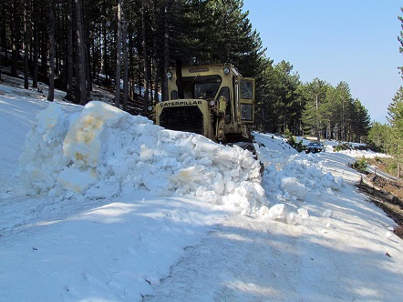 Büyükşehir, Nisan’da kar mücadele verdi
