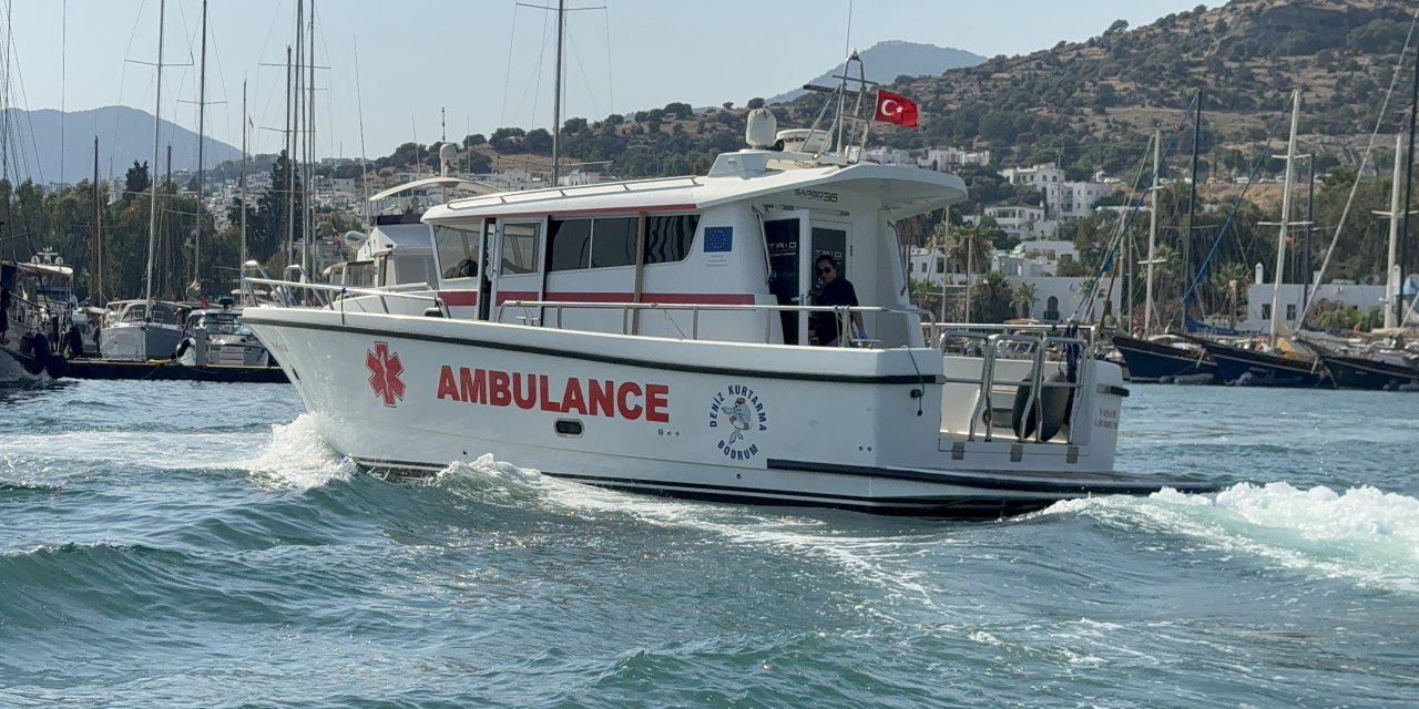 Leros Adası’nda fenalaşan gazeteci Hasan Cemal deniz ambulansıyla Bodrum’a getirildi