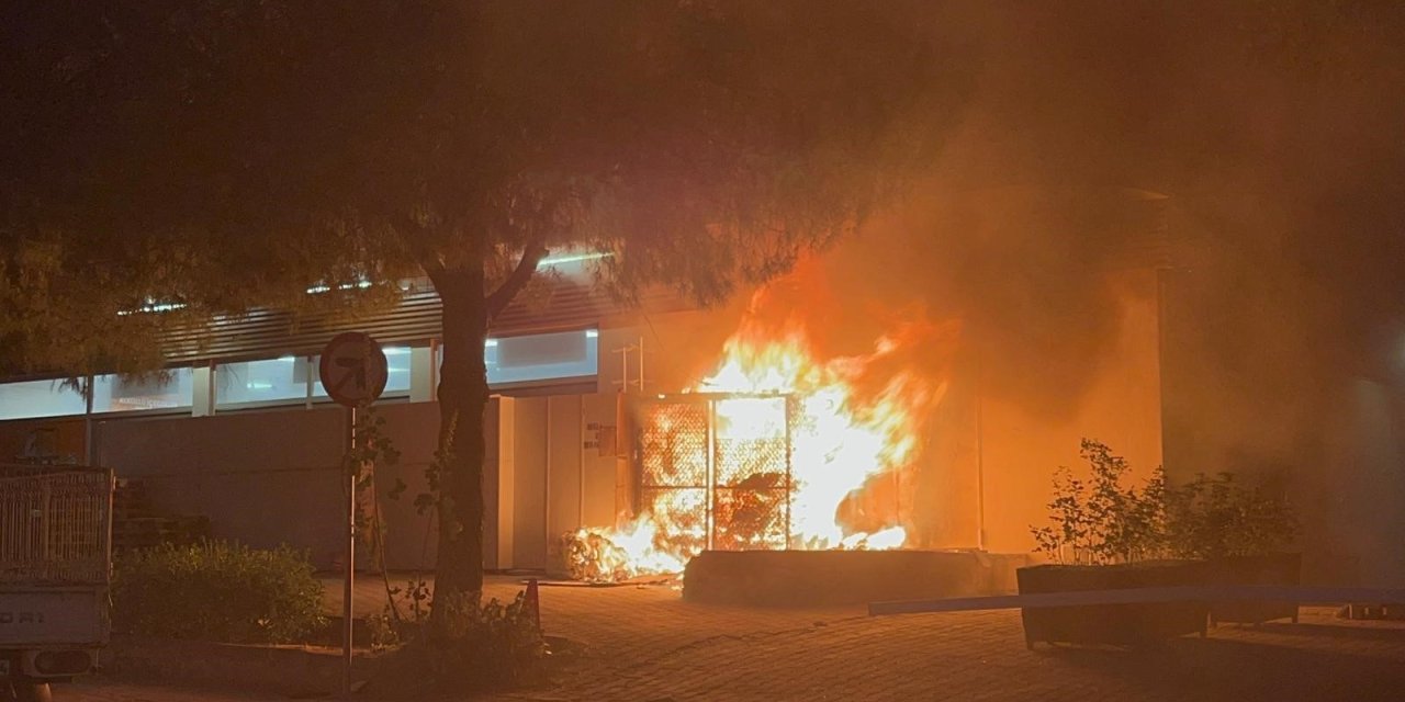 Menteşe’de yangın paniği: Çöp kutusu alev aldı
