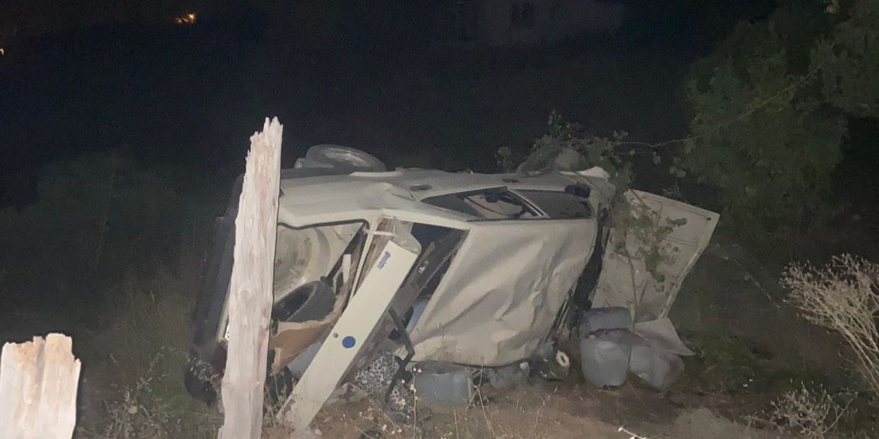 ŞARAMPOLE YUVARLANAN ARAÇTAKİ 3 KİŞİ YARALANDI