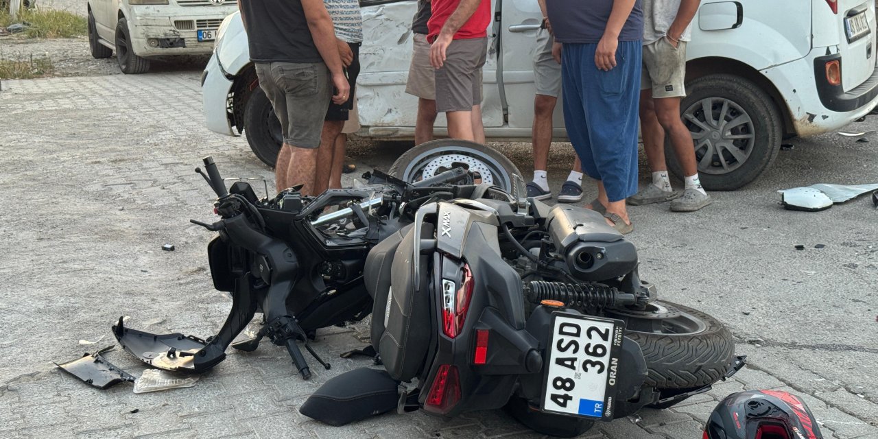 FETHİYE’DE MOTOSİKLET İLE HAFİF TİCARİ ARAÇ ÇARPIŞTI: 1 ÖLÜ