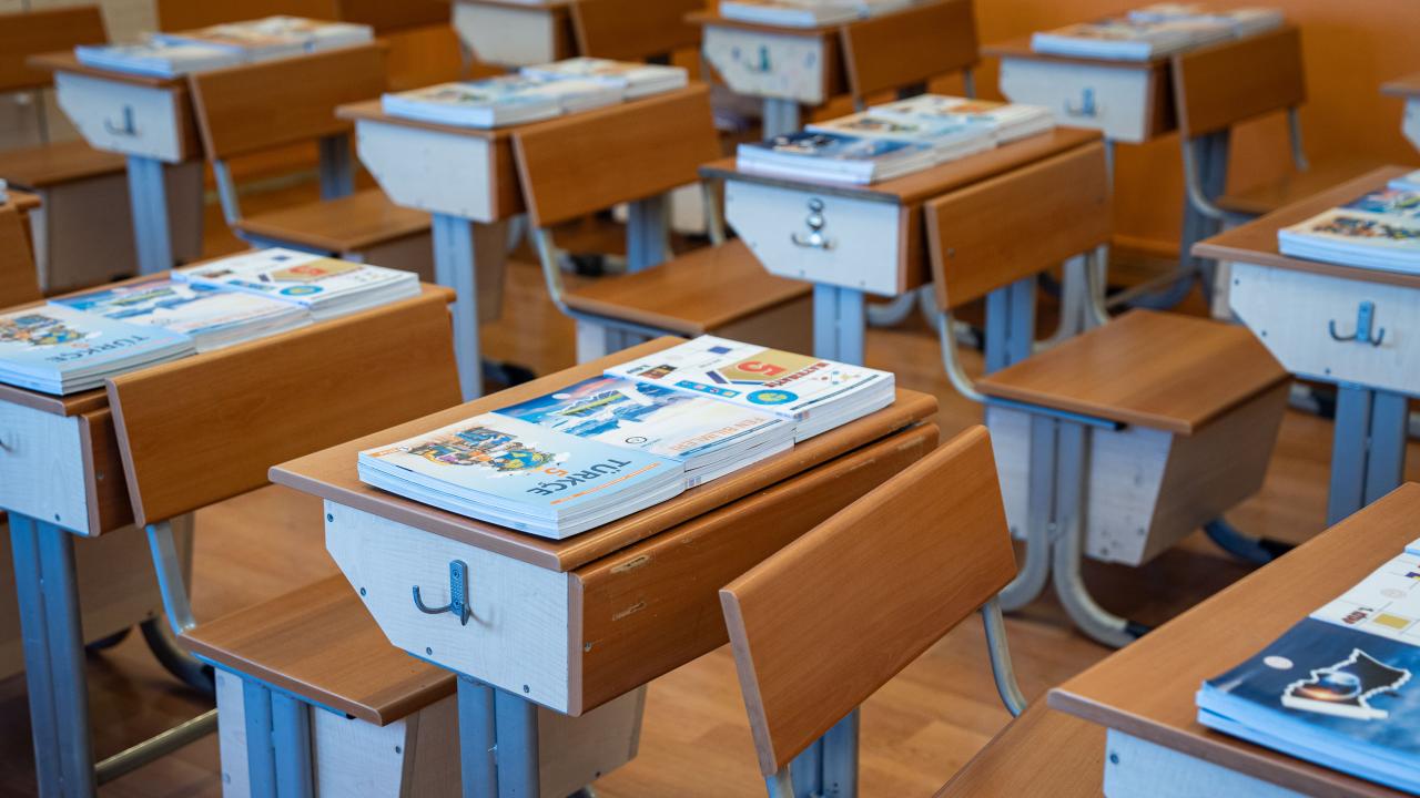 Ücretsiz ders kitapları okul sıralarındaki yerini aldı