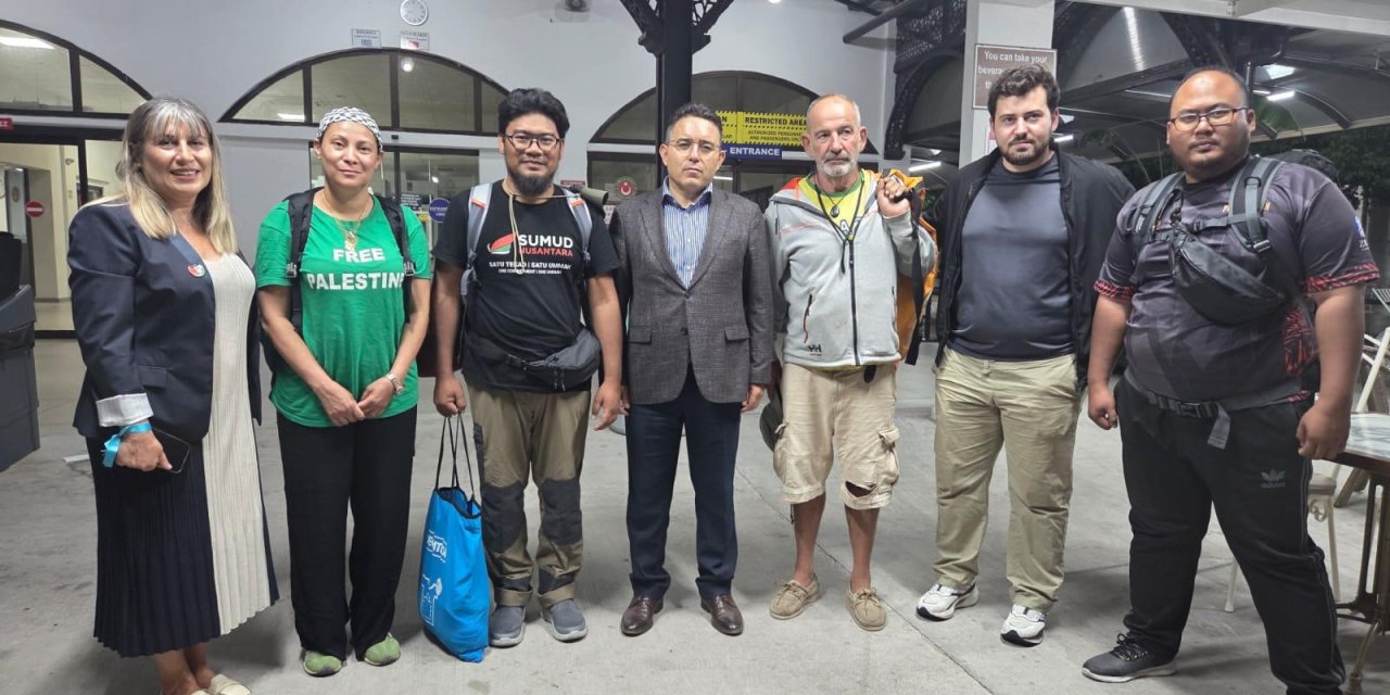 Olumsuz hava şartları nedeniyle Sumud Filosu'ndan ayrılan 4 aktivist Marmaris'e geldi