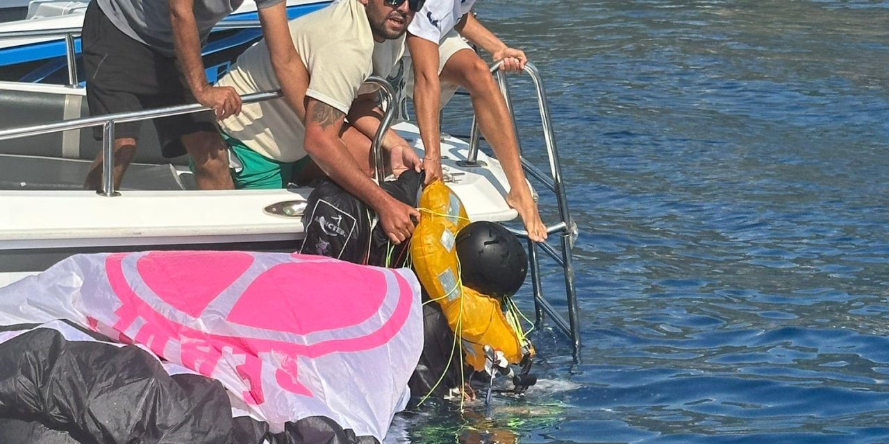 FETHİYE’DE DENİZE DÜŞEN YAMAÇ PARAŞÜTÇÜSÜ AĞIR YARALANDI