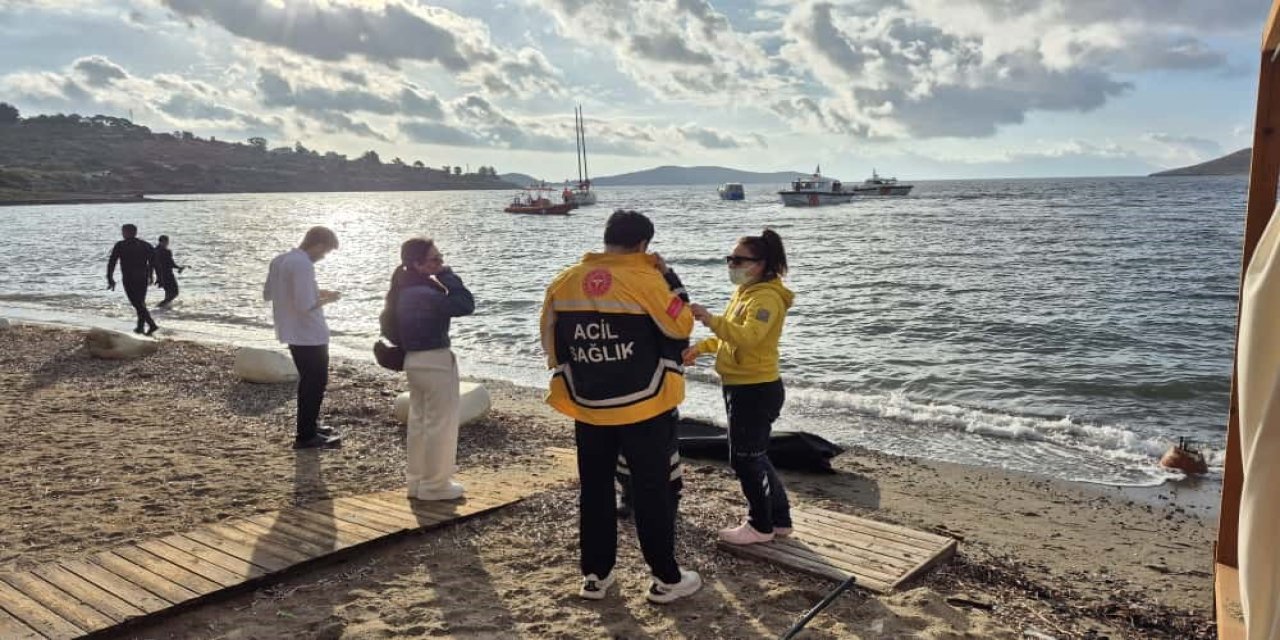 DÜZENSİZ GÖÇMENLERİ TAŞIYAN TEKNE BATTI: 7 ÖLÜ