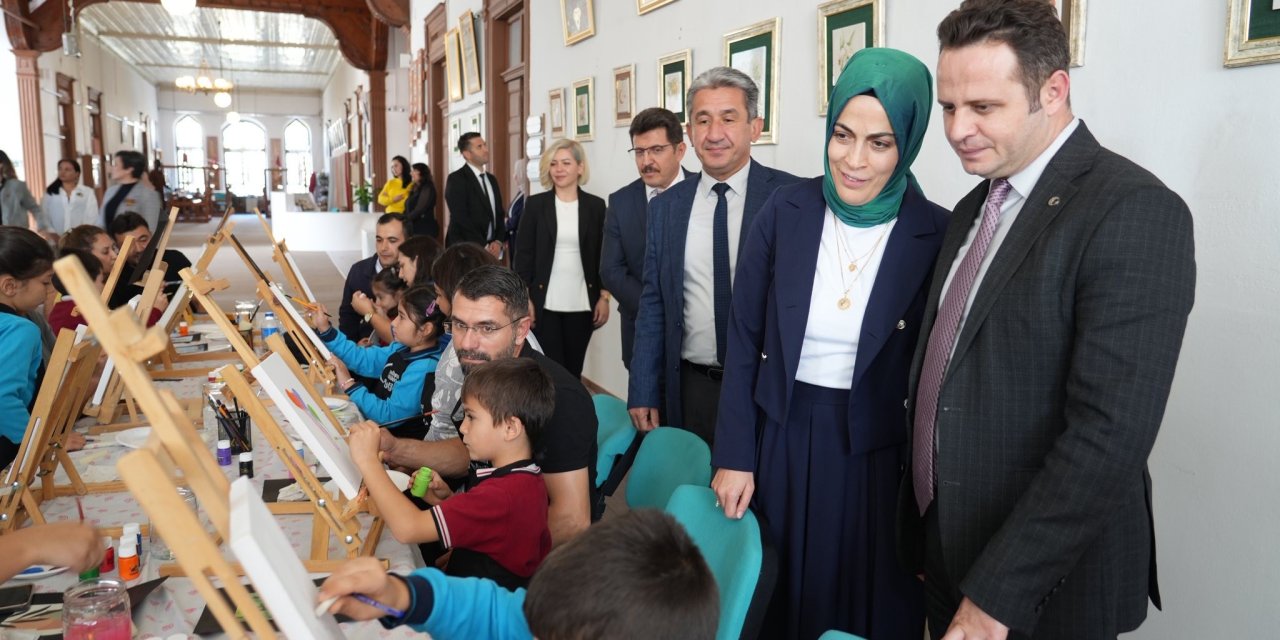 MUĞLA'DAKİ ETKİNLİKTE AİLELER 29 EKİM'İ KUTLADI