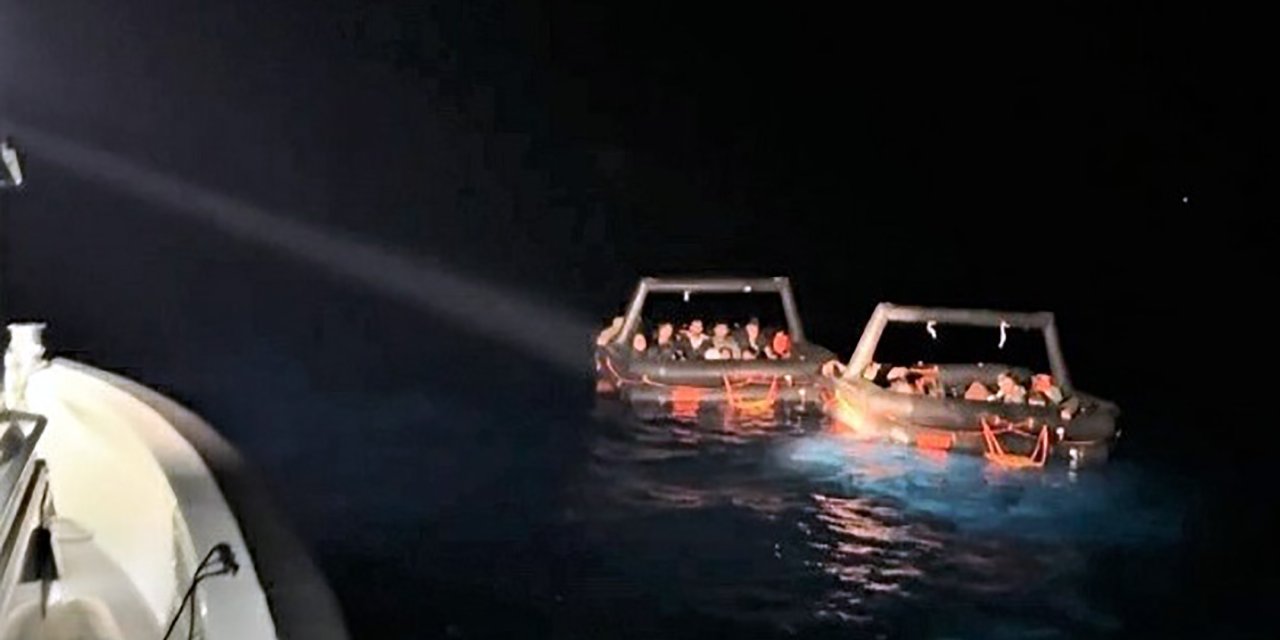 Yunanistan 32 düzensiz göçmeni Türk karasularına geri itti