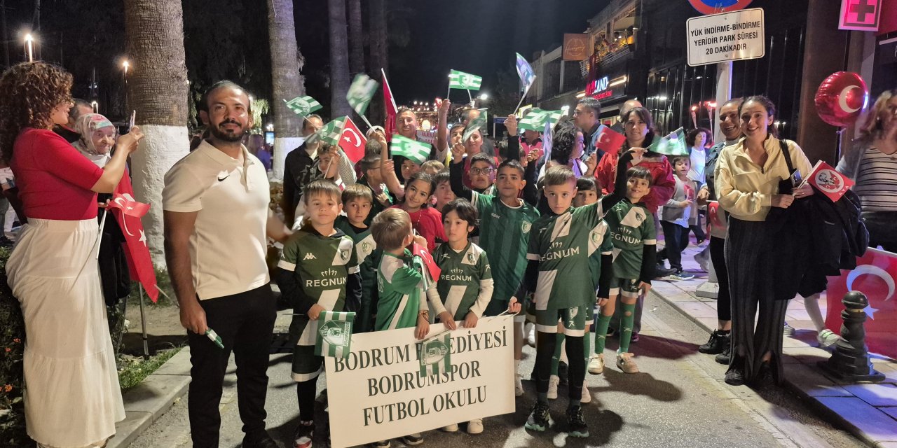 Bodrum’da binlerce vatandaş bayramı kutladı