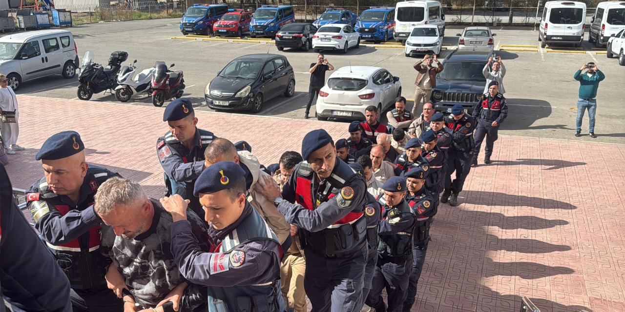 FETÖ şüphelileri denizde yakalandı