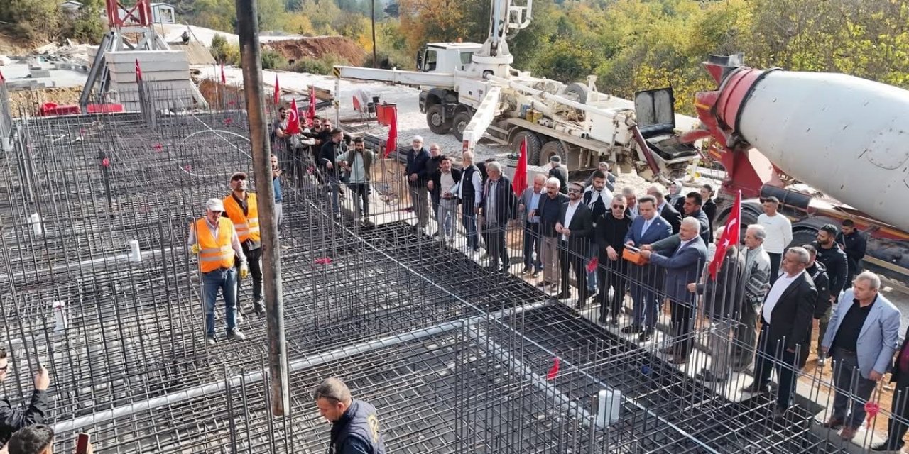 KAVAKLIDERE'DE 9'UNCU TOPLU KONUT İÇİN TEMEL ATILDI