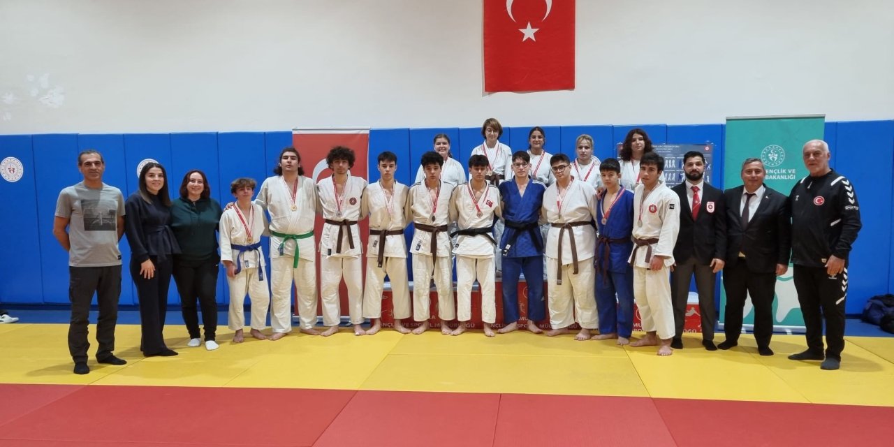 Okul sporları gençler judo il birinciliği nefesleri kesti