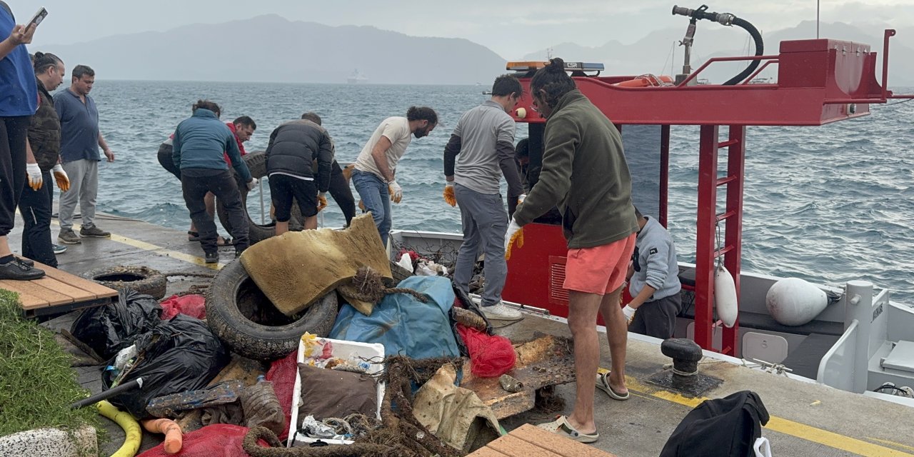 Marmaris'te sezon sonu deniz dibi temizliğinde çıkanlar şaşırttı