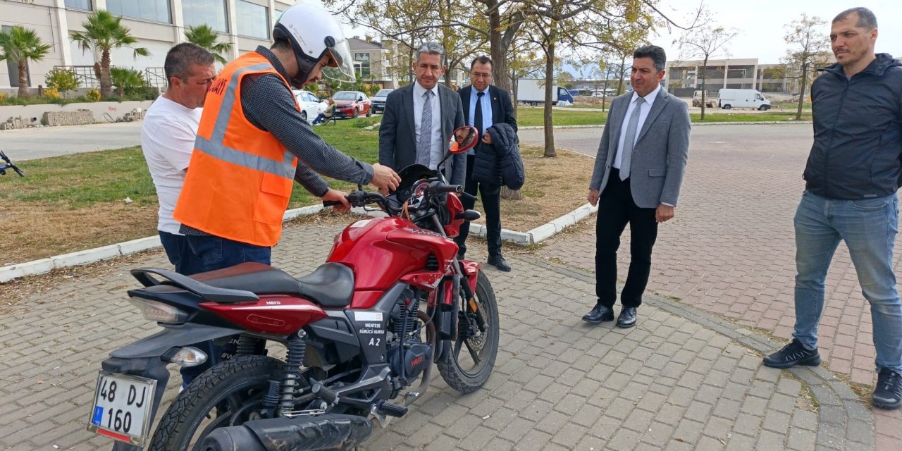 MENTEŞE’DE DİREKSİYON SINAV KOMİSYON ÜYELERİNE YÖNELİK UYGULAMALI EĞİTİM TAMAMLANDI