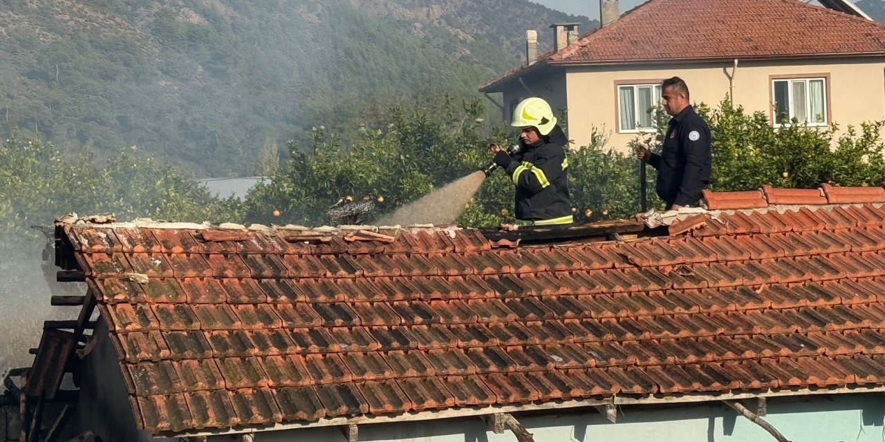 ORTACA’DA EV VE AHIR YANGINI