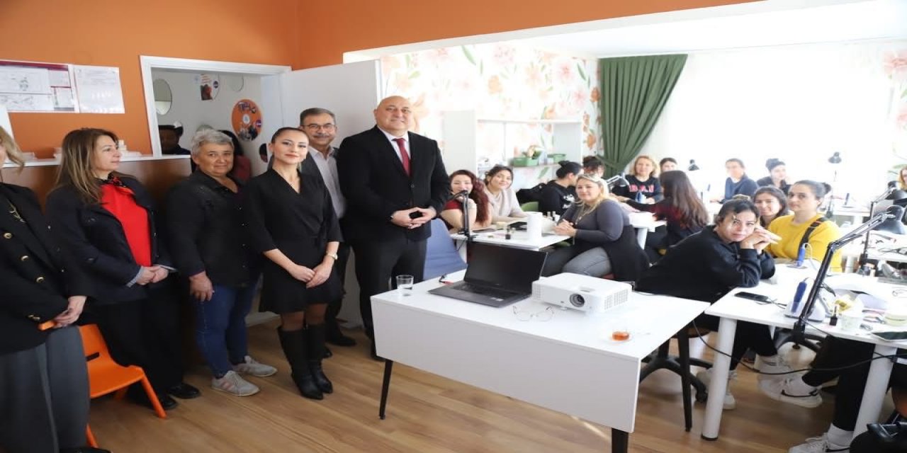 YATAĞAN’DA KADINA YÖNELİK ŞİDDETLE MÜCADELE SÖYLEŞİSİ DÜZENLENDİ