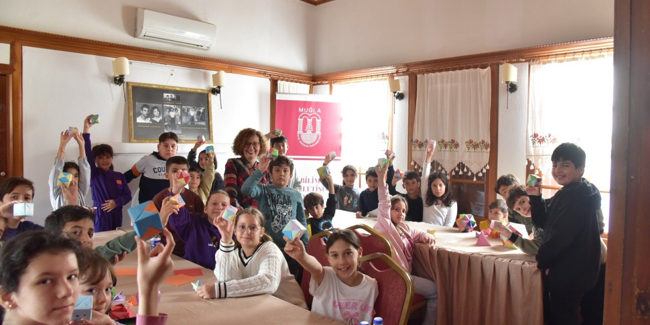 Çocuklar origami ile geometrinin dünyasını keşfetti