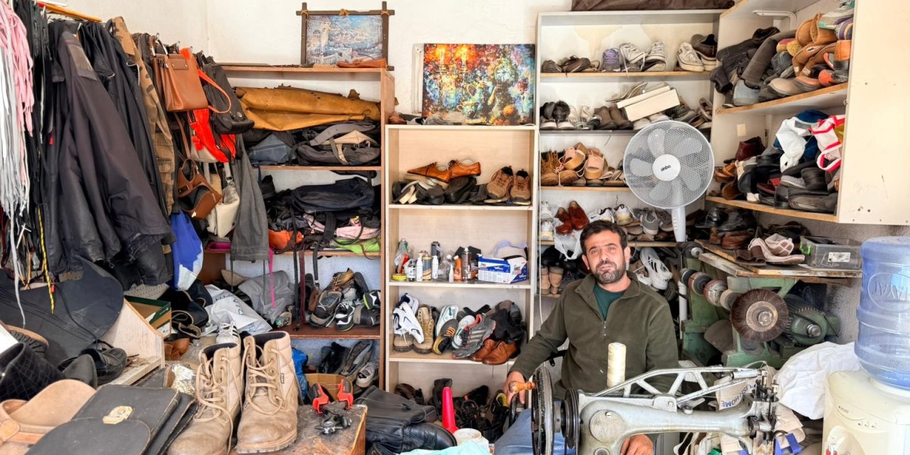 DATÇA'DA 26 YILDIR AYAKKABI TAMİRCİLİĞİ YAPIYOR