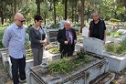 Babasının mezarını 35 yıl sonra görebildi