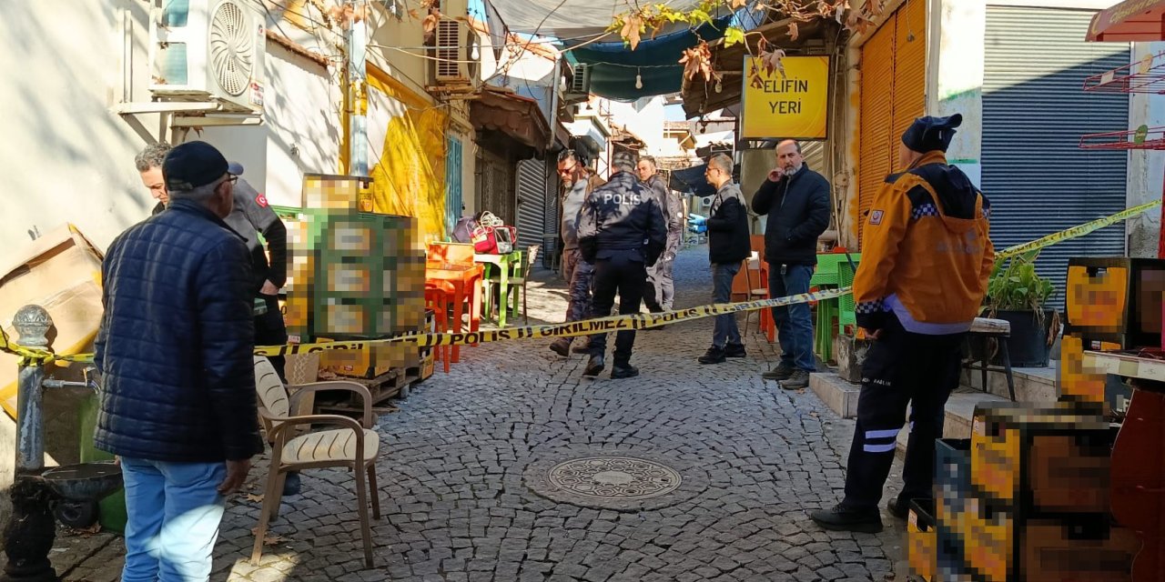 Sandalyede otururken bıçaklanarak öldürülmüştü: 17 yaşındaki sanığa 20 yıl hapis