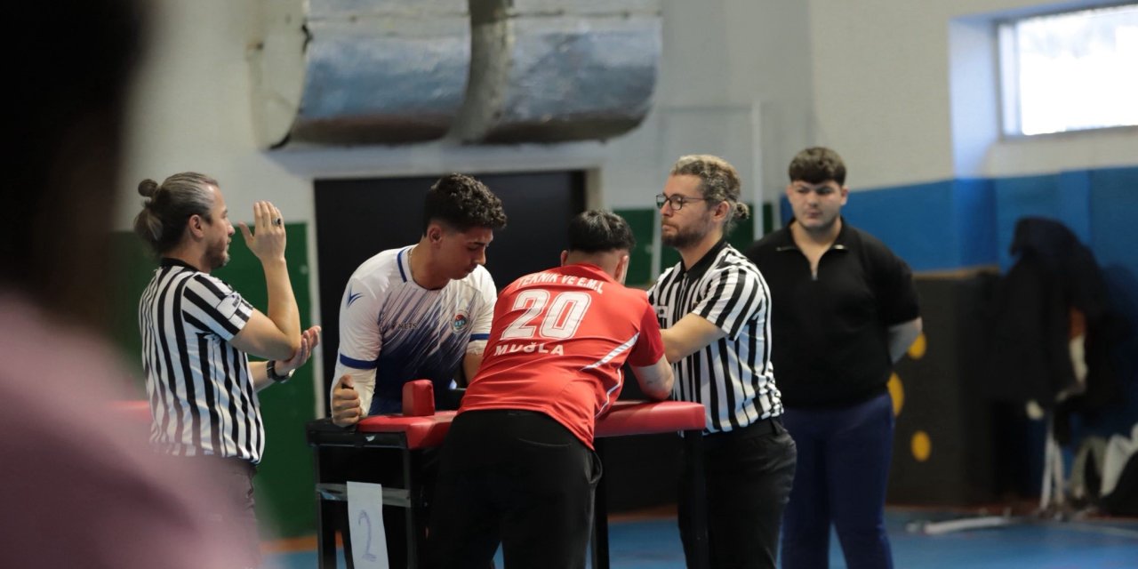 Muğla okul sporları gençler bilek güreşi il birinciliği Menteşe'de tamamlandı
