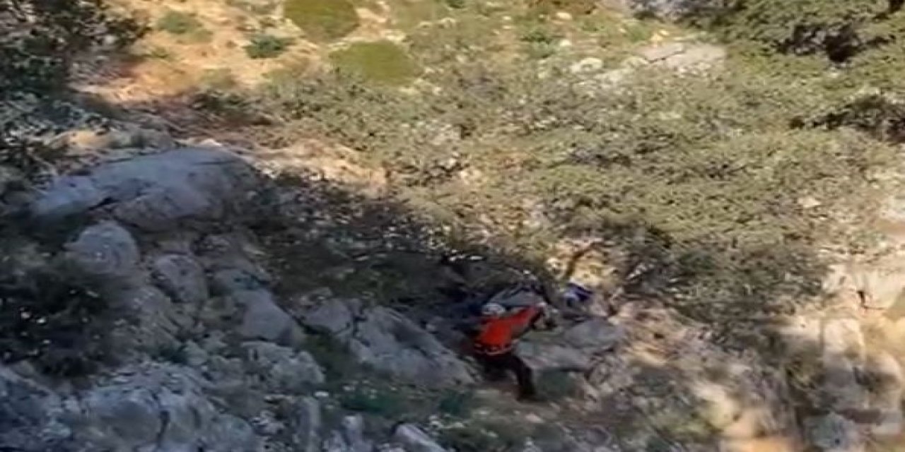 FETHİYE’DE KAYALIKLARDA MAHSUR KALAN KEÇİ KURTARILDI