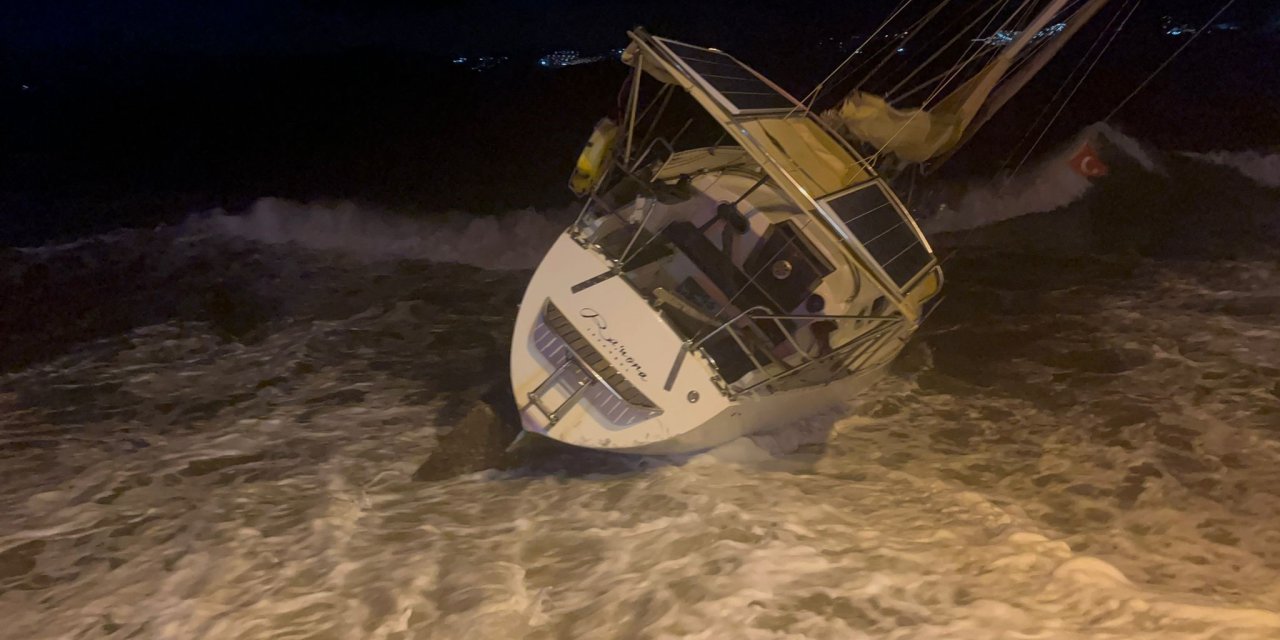 FIRTINA MİLYONLUK TEKNEYİ KARAYA SÜRÜKLEDİ