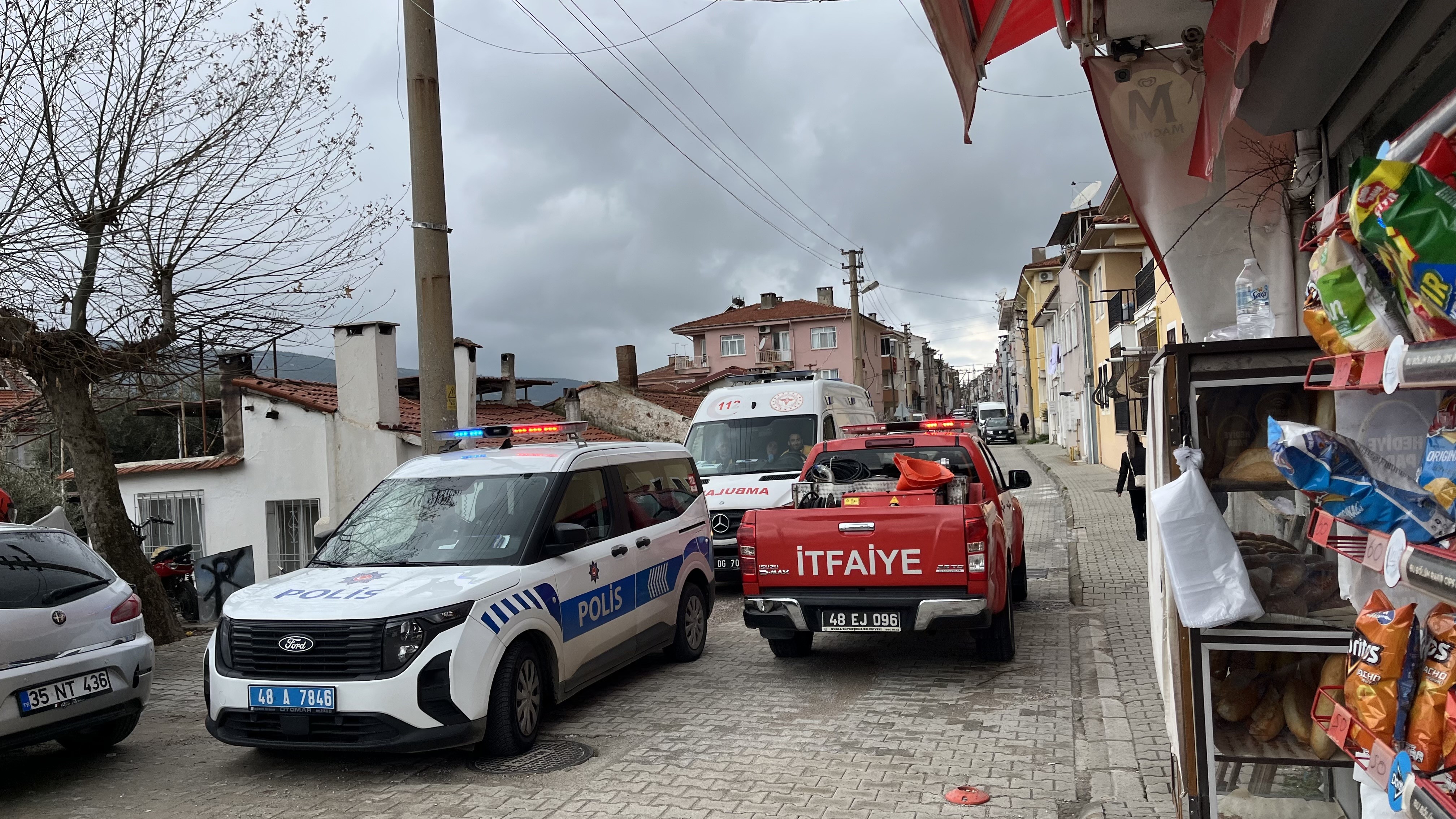 Komşular tüten bacayı yangın sandı, ekipler alarma geçti