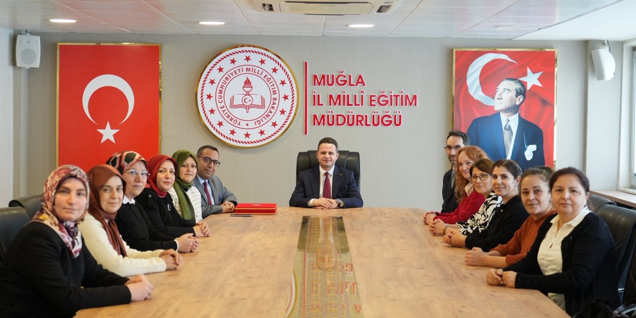 MUĞLA OLGUNLAŞMA ENSTİTÜSÜ TARAFINDAN "BAYRAK SEVGİSİ" EL EMEĞİYLE TAÇLANDI