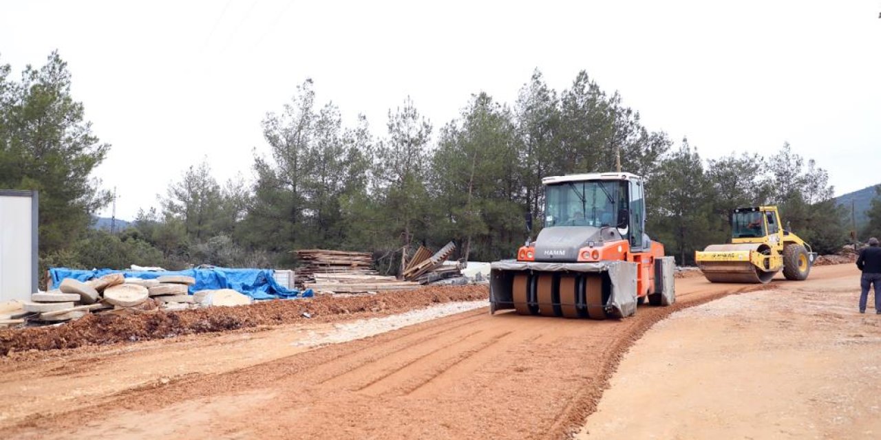 Akçaova TOKİ girişi yol çalışmaları devam ediyor