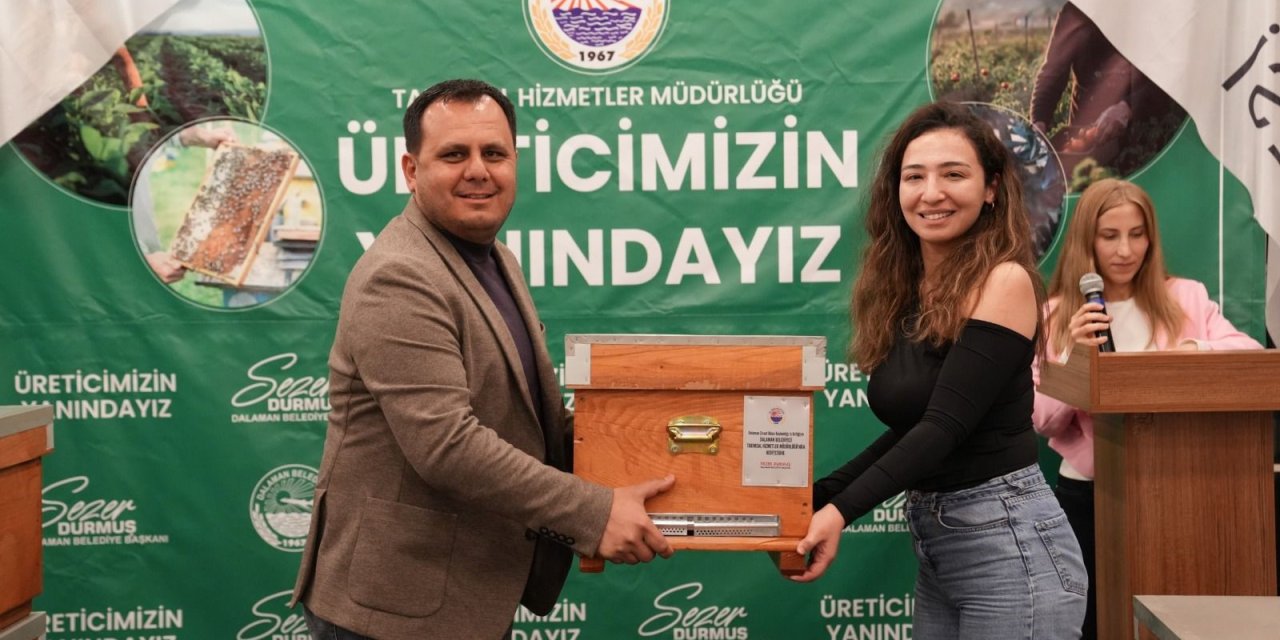 DALAMAN BELEDİYESİ'NDEN GENÇ ARICILARA KOVAN DESTEĞİ