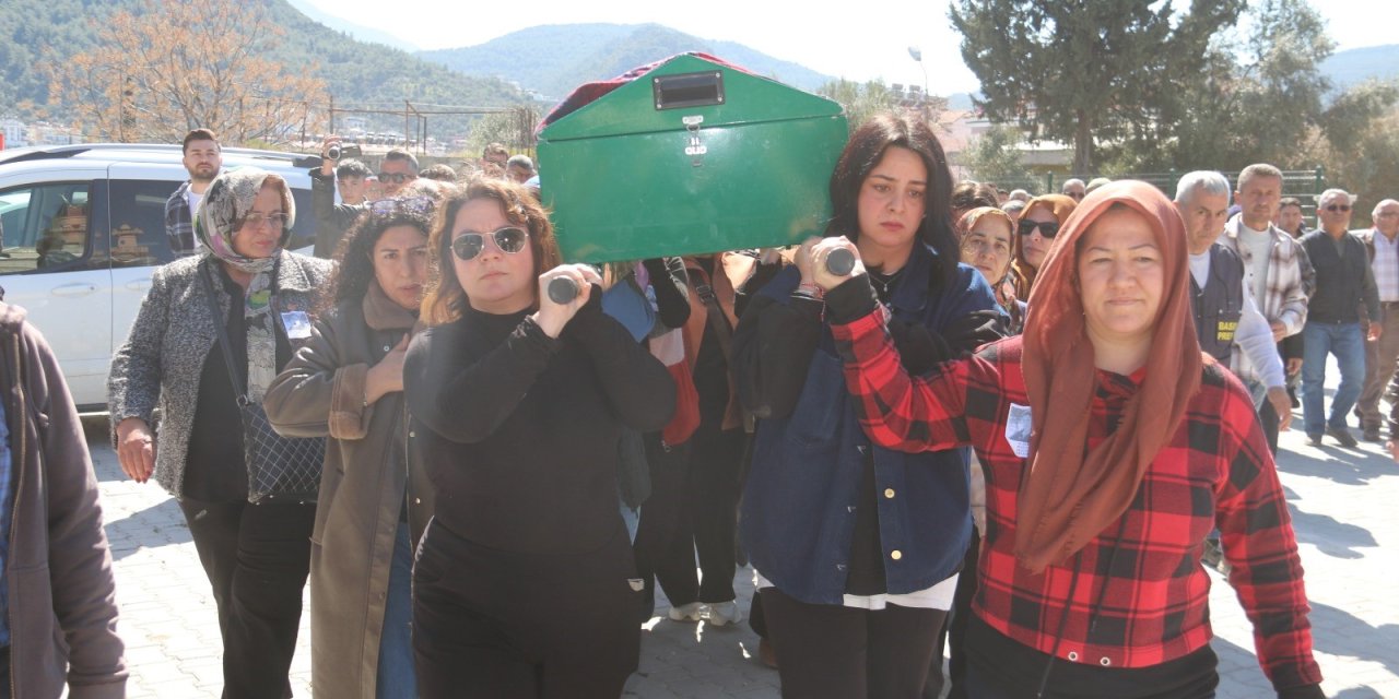 KADINLAR GÜNÜ'NDE KOCASI TARAFINDAN KATLEDİLEN KADIN TOPRAĞA VERİLDİ