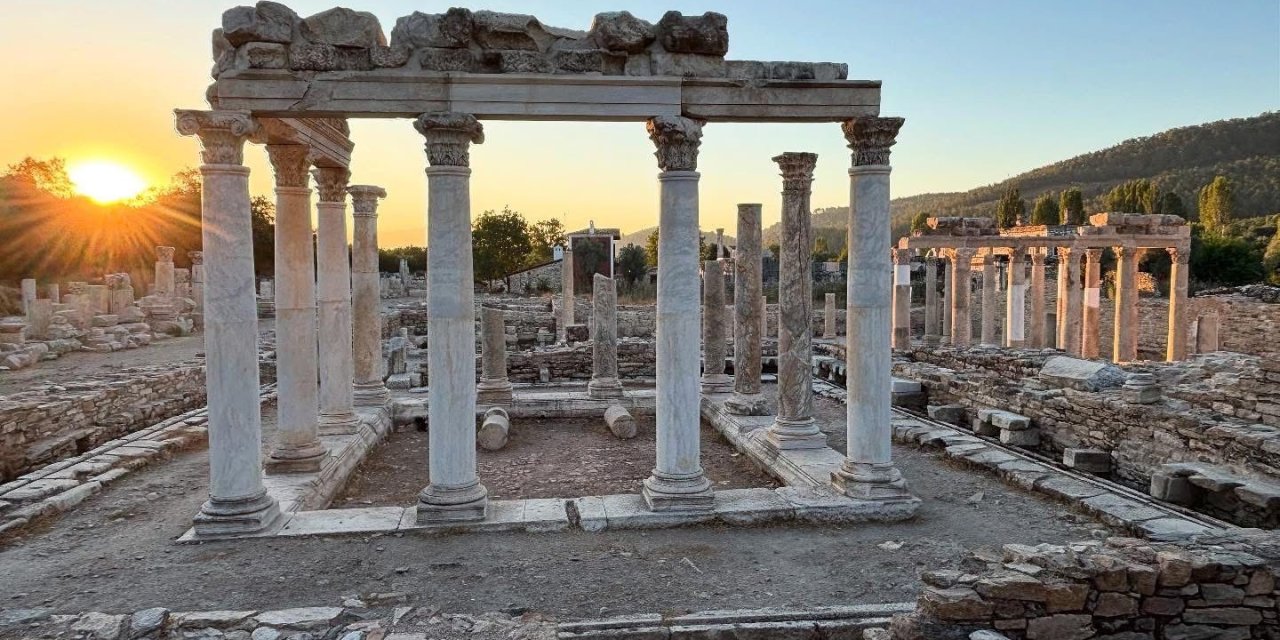 STRATONİKEİA VE LAGİNA KAZILARINDA GELECEĞİN RESTORATÖRLERİ YETİŞİYOR