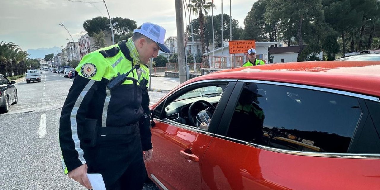 MARMARİS’TE TRAFİK İHLALİ YAPANLAR CEZADAN KAÇAMADI