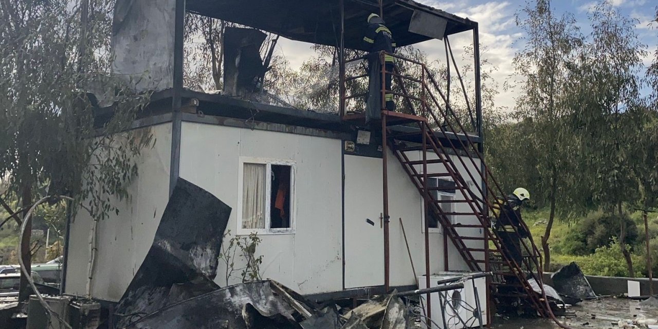 BODRUM'DA KONTEYNER YANGINI