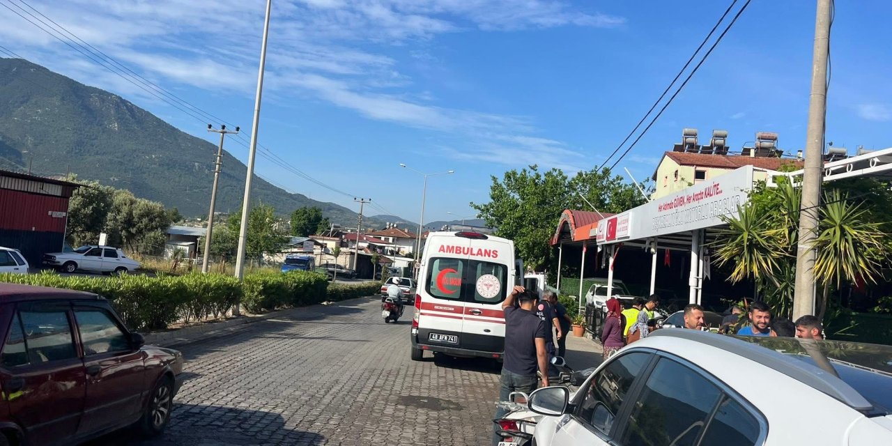 Kontrolden Çıkan Motosiklet Devrildi: Sürücünün Ayağı Kırıldı