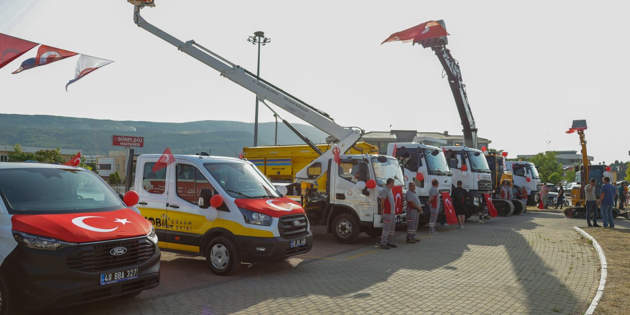 MENTEŞE'DE 12 ARAÇ HİZMETE ALINDI, YENİ PARK HİZMETE AÇILDI