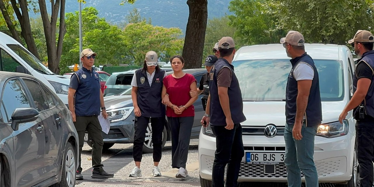 FETÖ’cü darbeci yüzbaşının ablası tutuklandı