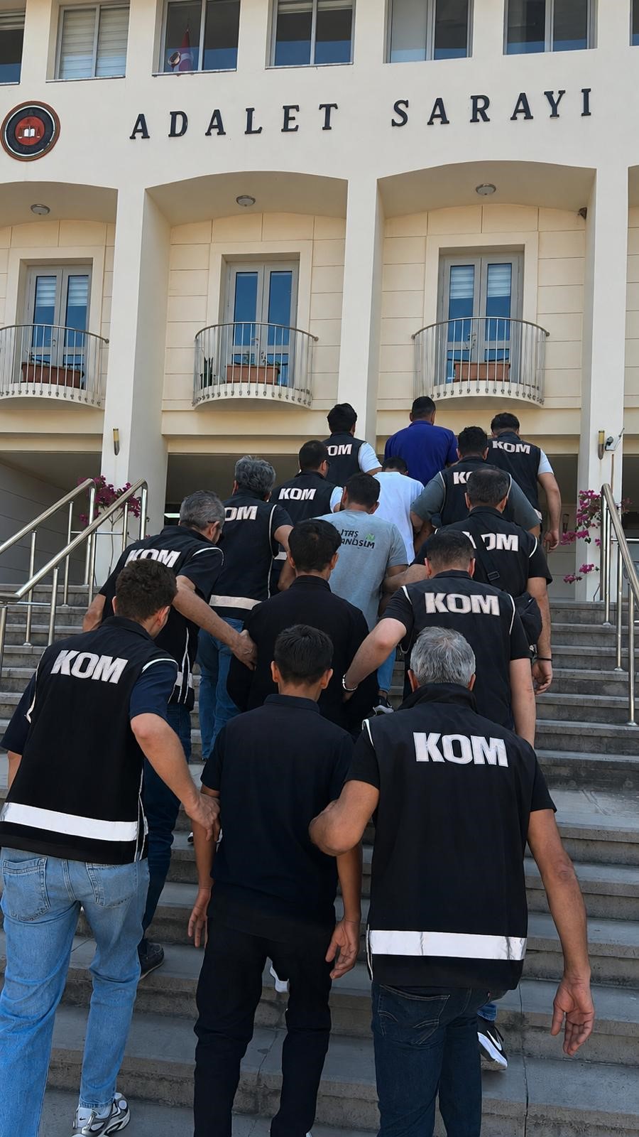 Bodrum'da telefonla tehdit iddiasına 3 tutuklama