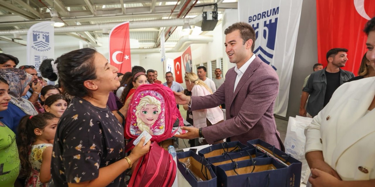 Bodrum Belediyesinden 1250 Öğrenciye Kırtasiye ve Burs Desteği