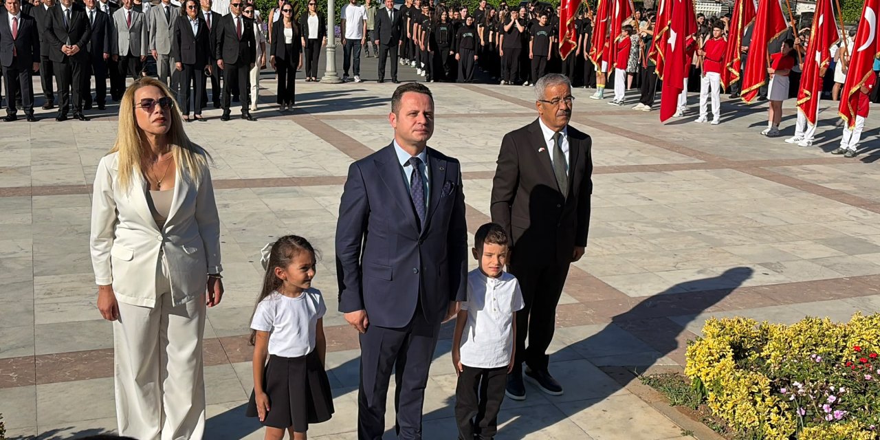 Muğla’da İlköğretim Haftası İçin Atatürk Anıtı’na Çelenk Sunuldu