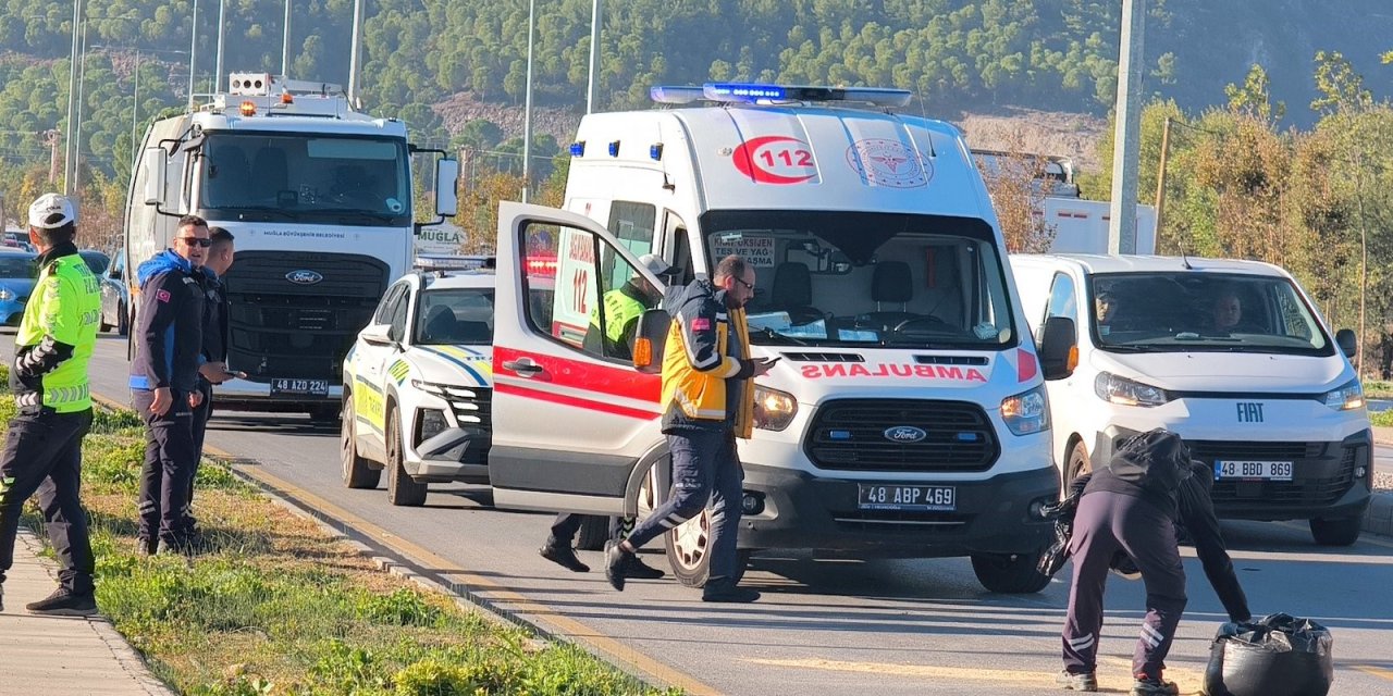 Muğla'da motosiklet ile otomobil çarpıştı: 1 yaralı