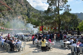 Saklıkent Kanyonunda 1 Mayıs pikniği