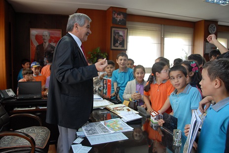 Öğrenciler Başkan Işık’ı terletti