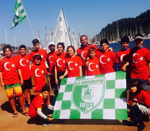 Bodrumlu yelkenciler en güzel pozu verdi